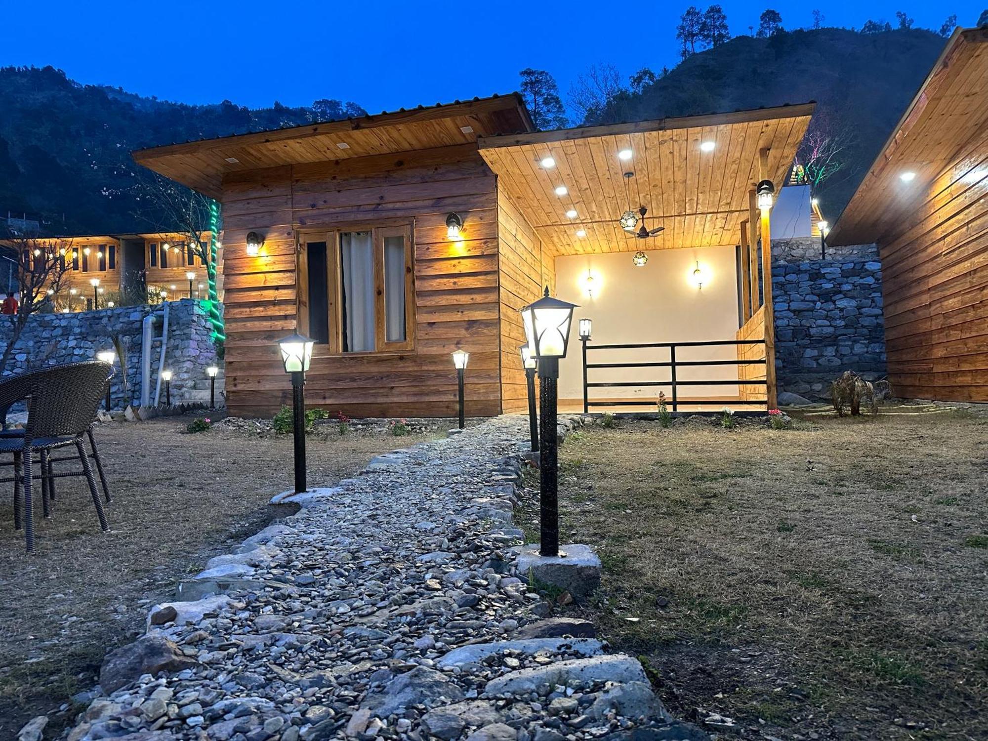 Cabana Riverside Resort - Kainchi Dham ไนนิตาล ภายนอก รูปภาพ