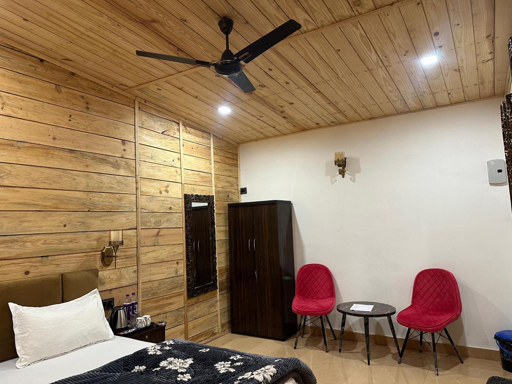 Cabana Riverside Resort - Kainchi Dham ไนนิตาล ภายนอก รูปภาพ