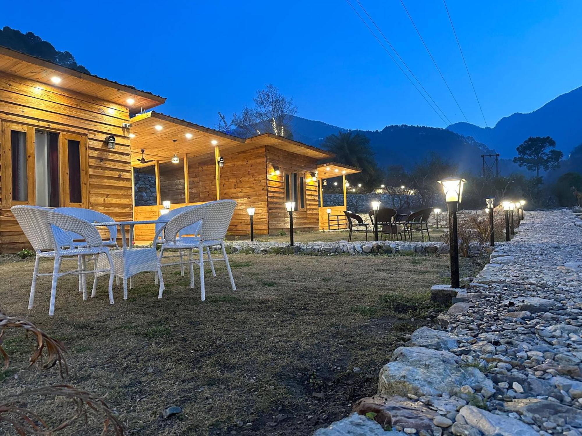Cabana Riverside Resort - Kainchi Dham ไนนิตาล ภายนอก รูปภาพ