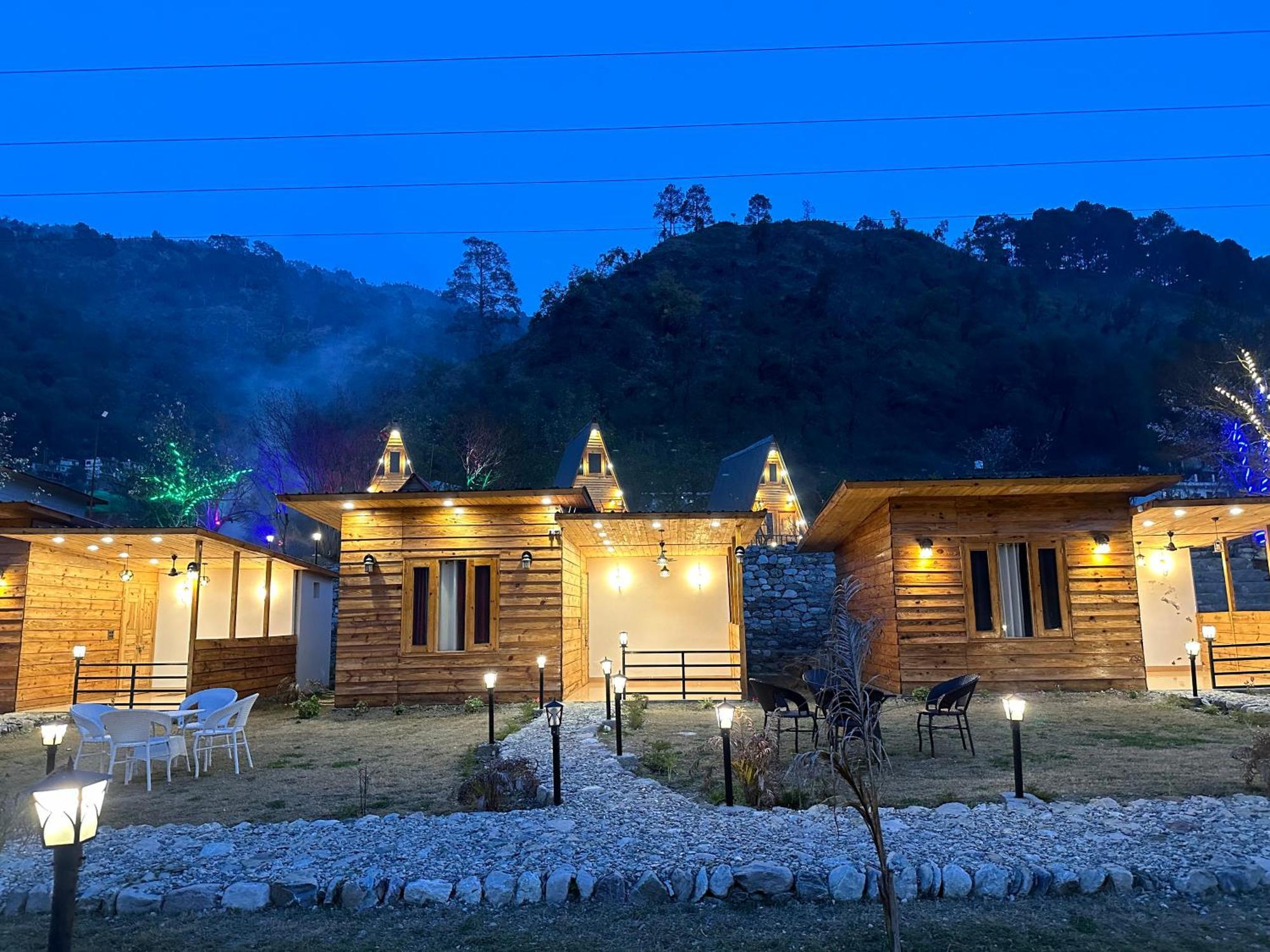 Cabana Riverside Resort - Kainchi Dham ไนนิตาล ภายนอก รูปภาพ