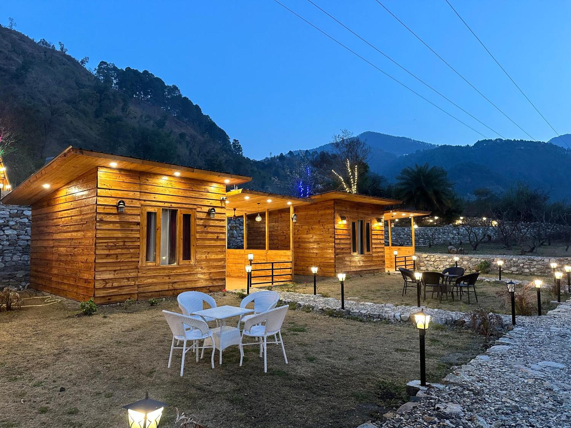 Cabana Riverside Resort - Kainchi Dham ไนนิตาล ภายนอก รูปภาพ