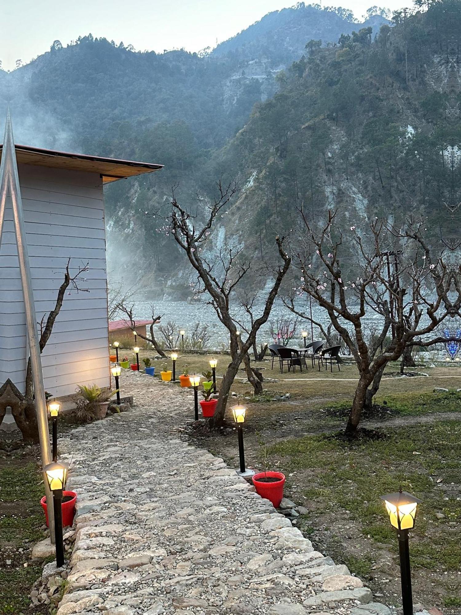 Cabana Riverside Resort - Kainchi Dham ไนนิตาล ภายนอก รูปภาพ