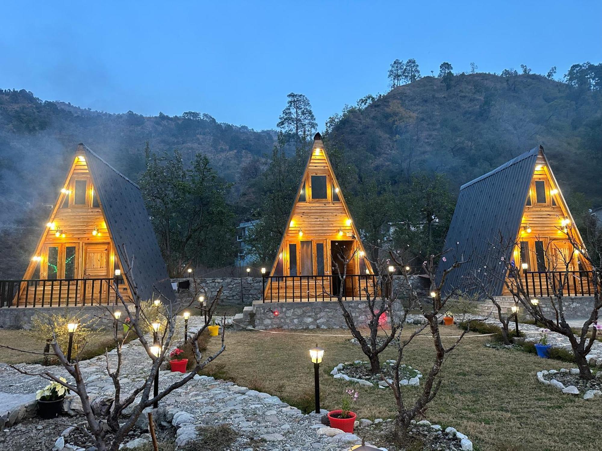 Cabana Riverside Resort - Kainchi Dham ไนนิตาล ภายนอก รูปภาพ