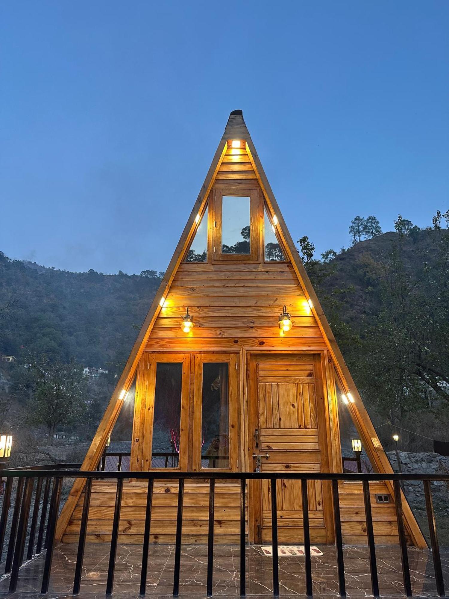 Cabana Riverside Resort - Kainchi Dham ไนนิตาล ภายนอก รูปภาพ