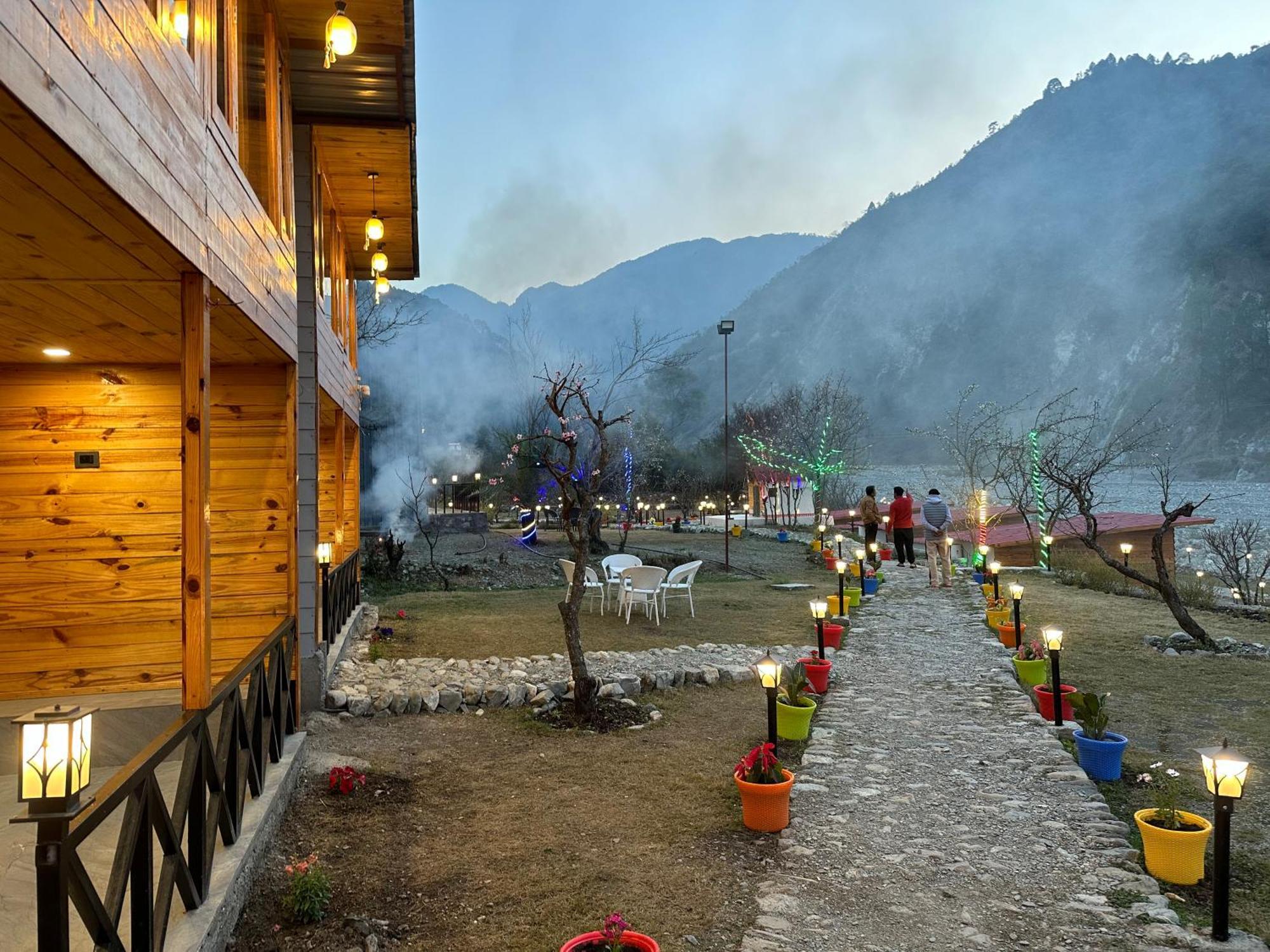 Cabana Riverside Resort - Kainchi Dham ไนนิตาล ภายนอก รูปภาพ