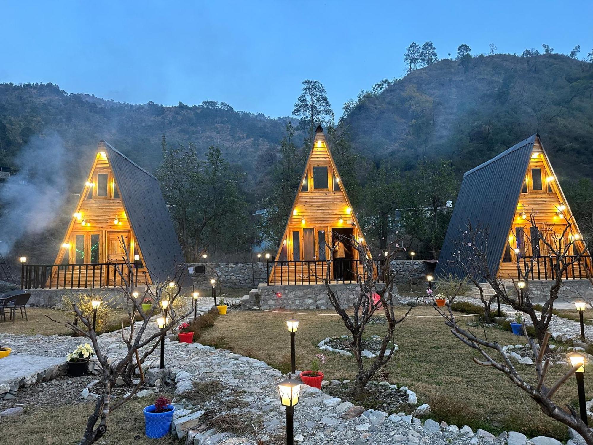 Cabana Riverside Resort - Kainchi Dham ไนนิตาล ภายนอก รูปภาพ