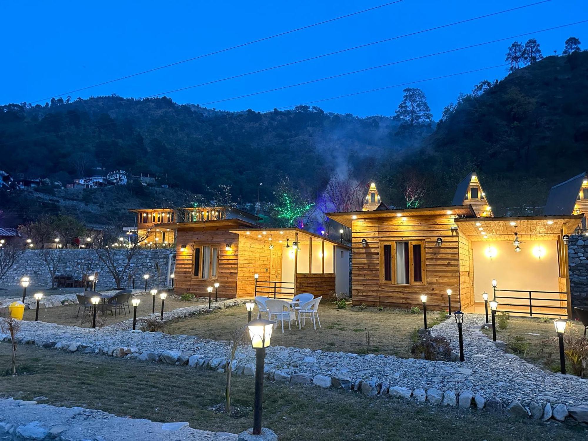 Cabana Riverside Resort - Kainchi Dham ไนนิตาล ภายนอก รูปภาพ